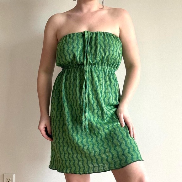 My “watermelon dress” — green zig zag pattern pull on strapless / halter dress - Picture 3 of 13